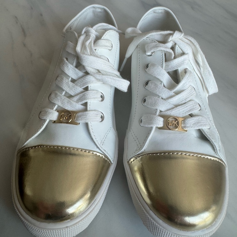 Michael Kors White and Gold Girls Sneakers size 5 (109)